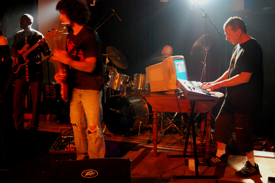 Vue sur les musiciens : gare XP